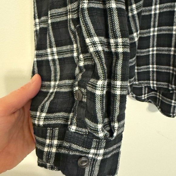2/$15 Universal Thread - Black White Plaid Flannel Button Down Shirt XL - Picture 5 of 9